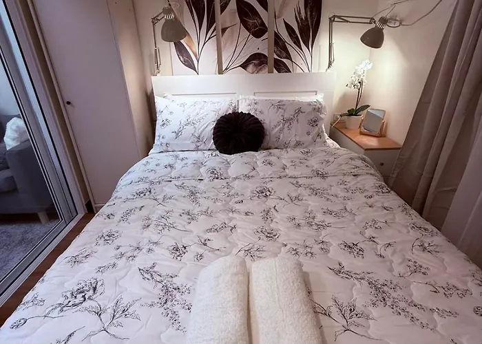 The Camden Place 1br 3* Manille